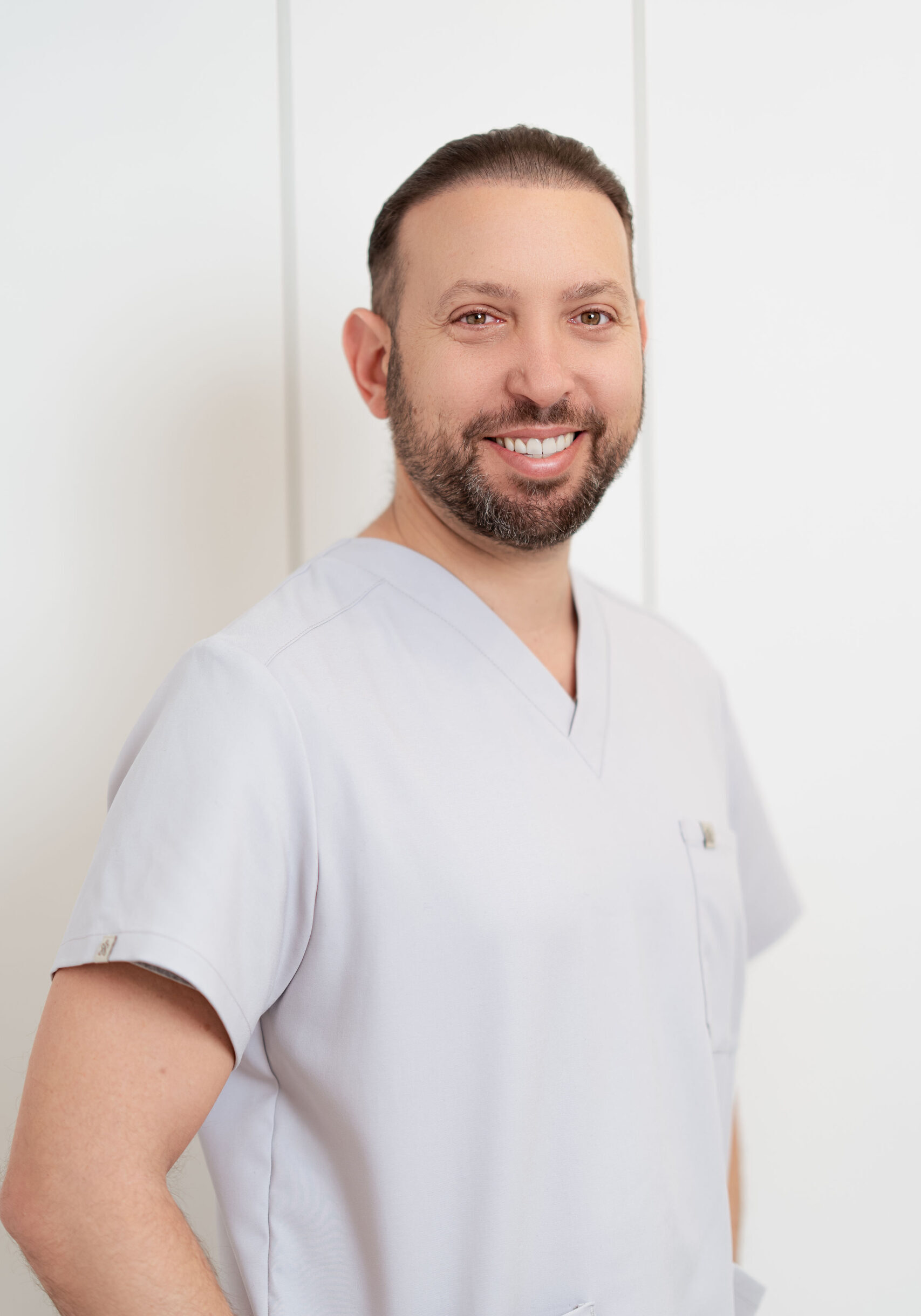 Burnos chirurgas Lior Nachmaney šeiniaus odontologijos klinika